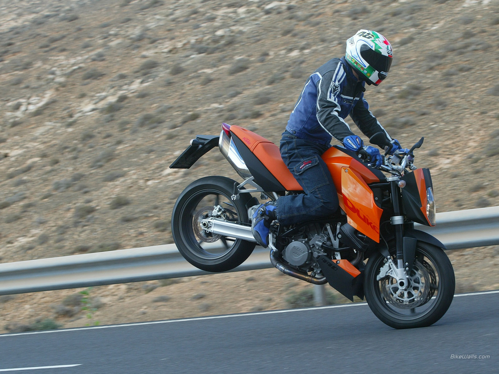 KTM Super Duke 1600x1200 c80 - Tapety na pulpit - samochody sportowe